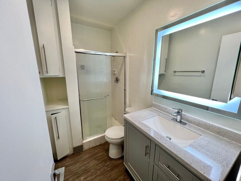 Building Photo - 12727 Matteson Ave