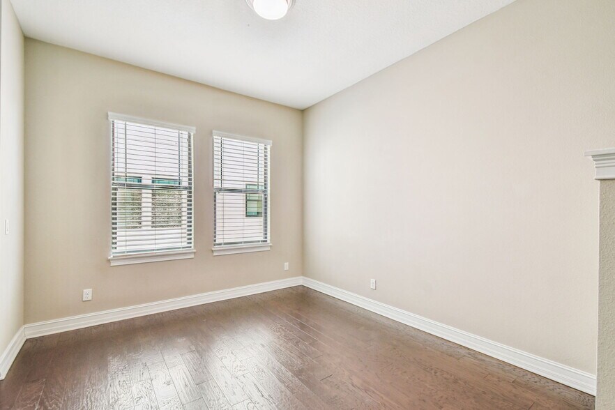 Building Photo - 622 S Matanzas Ave