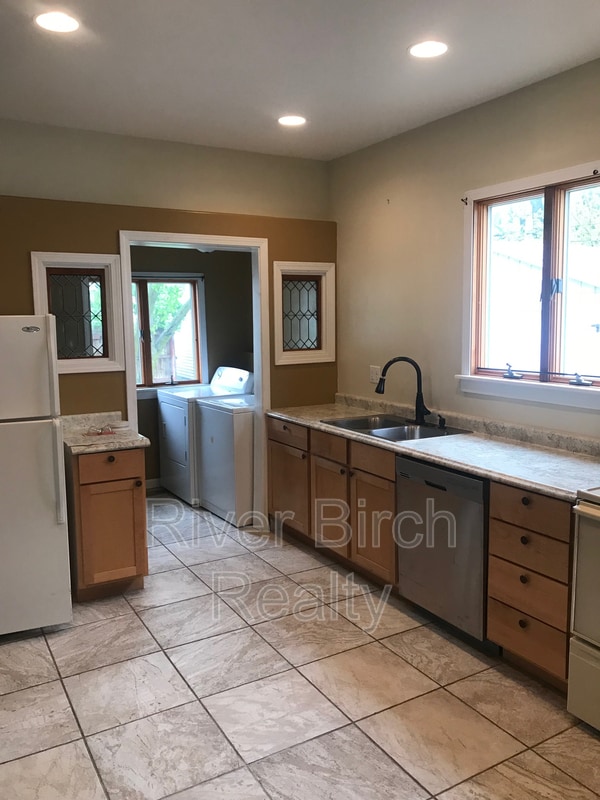 Building Photo - 1312 Monument Ave