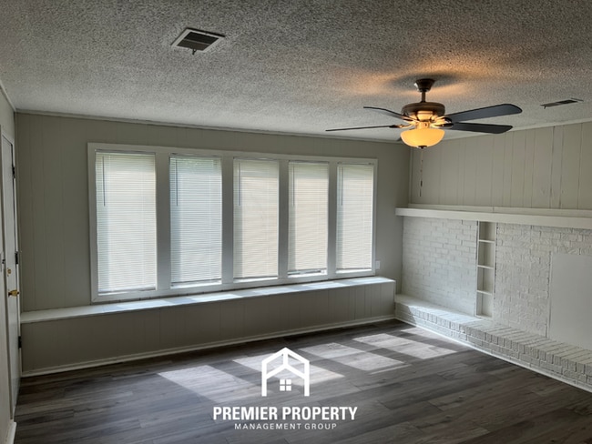 Building Photo - Newly Renovated 3-Bedroom Home for Rent in Huntsville, AL - Hardwood Floors & Fenced Backyard