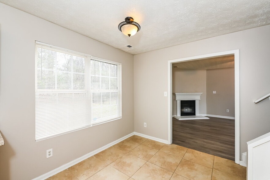 Building Photo - 10139 Jefferson Village Dr SW