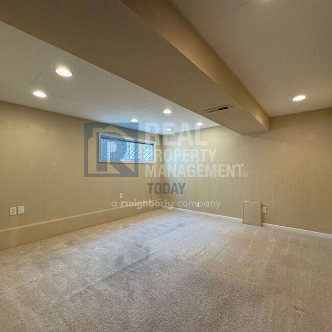 Building Photo - Rare 4 Bedroom Plus 4 Bathroom Home!