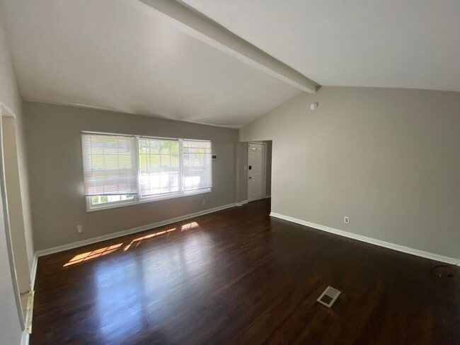 Building Photo - **AVAILABLE NOW**Nice East Columbus, GA 3 Bedroom / 1 Bathroom Home for Rent***