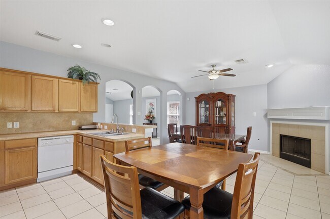 Building Photo - 6810 Jasmine Arbor Ln