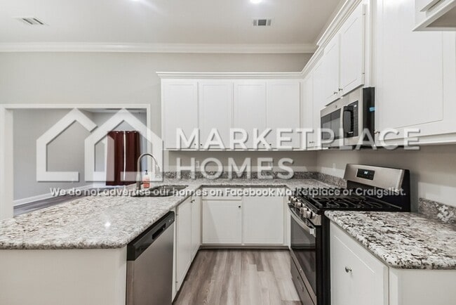 Building Photo - 569 Silver Hill Dr