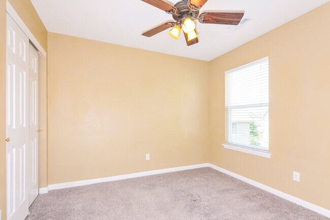 Building Photo - 245 Spring Borough Dr