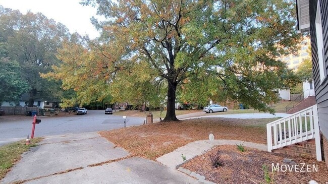 Building Photo - 9 Ratcale Ln