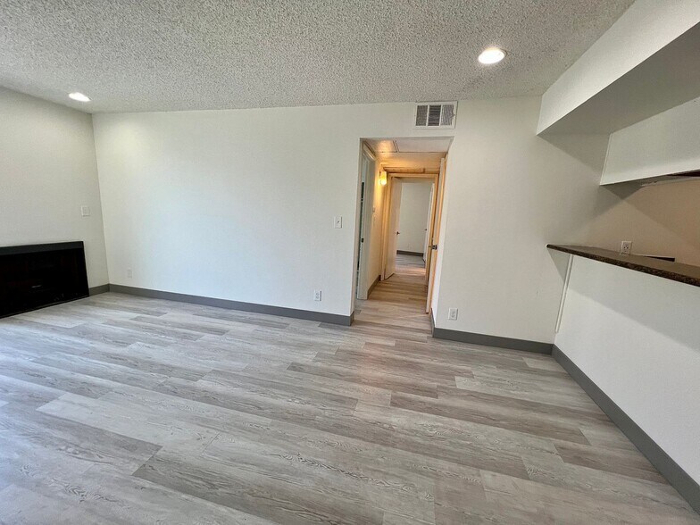 Building Photo - 3715 S Canfield Ave