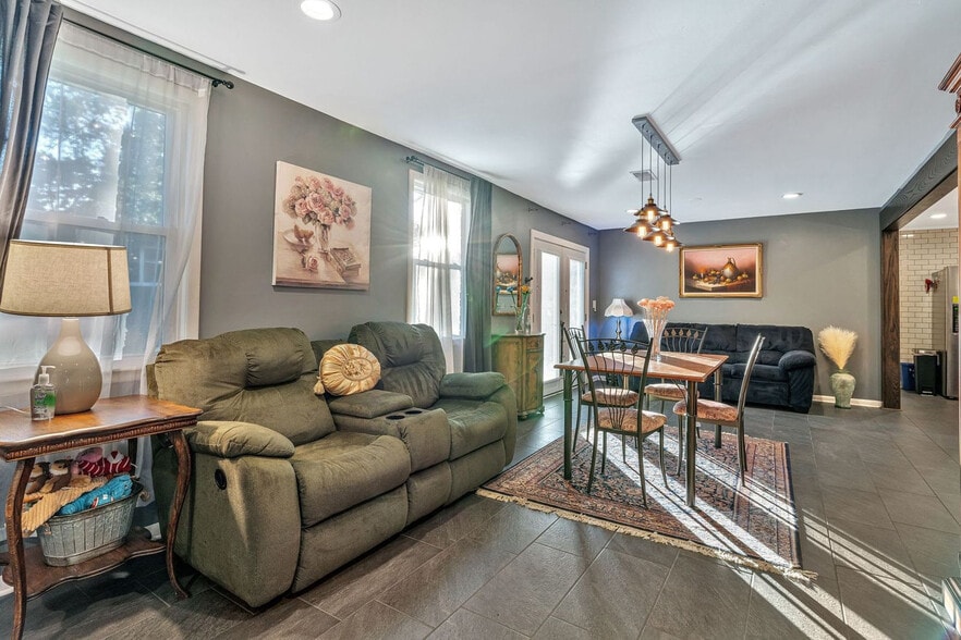 Building Photo - 808 Roseview Dr