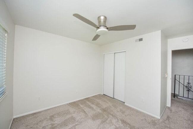 Building Photo - Huntington Beach Townhouse