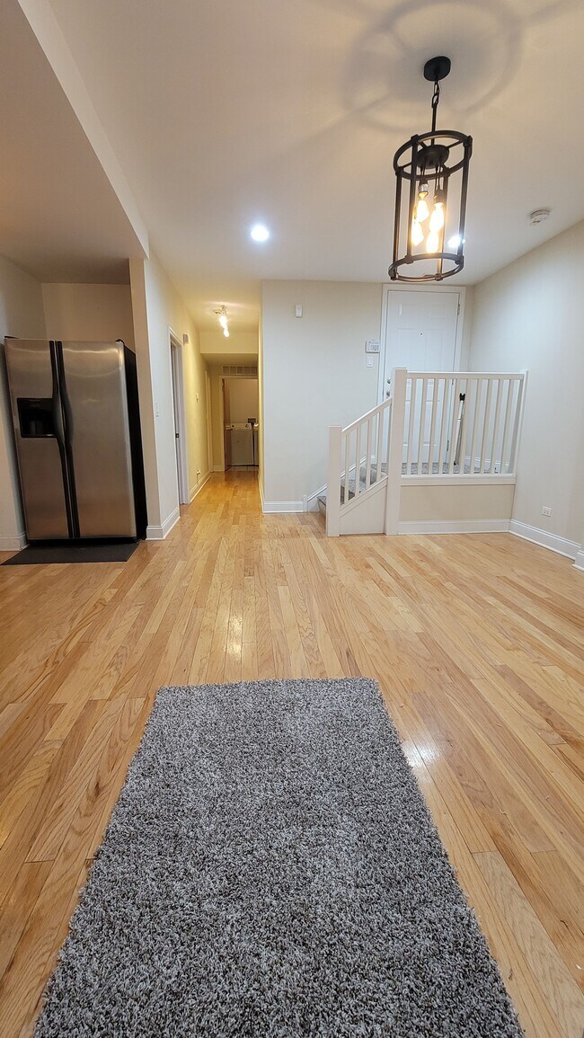 Building Photo - 6736 S Crandon Ave
