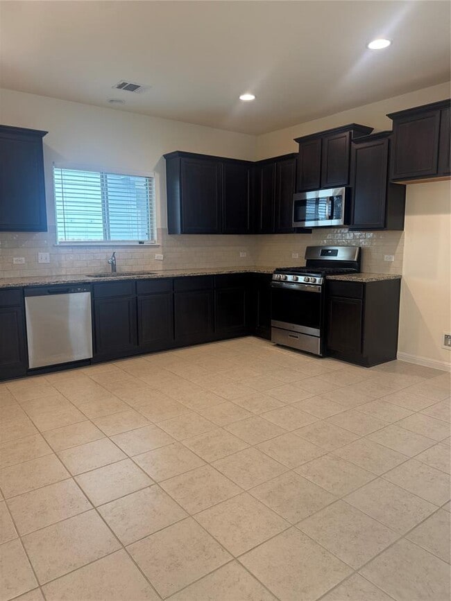 Building Photo - 209 Driftwood Ln