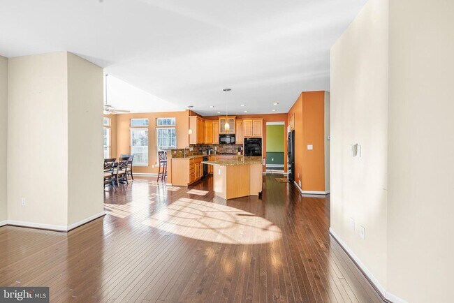 Building Photo - 206 Markham Ct