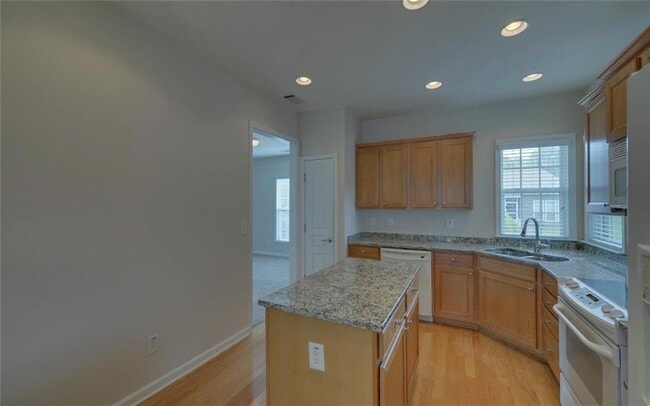 Building Photo - 6218 Azalea Way