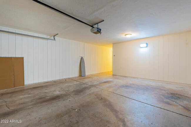 Building Photo - 1428 W Joan De Arc Ave