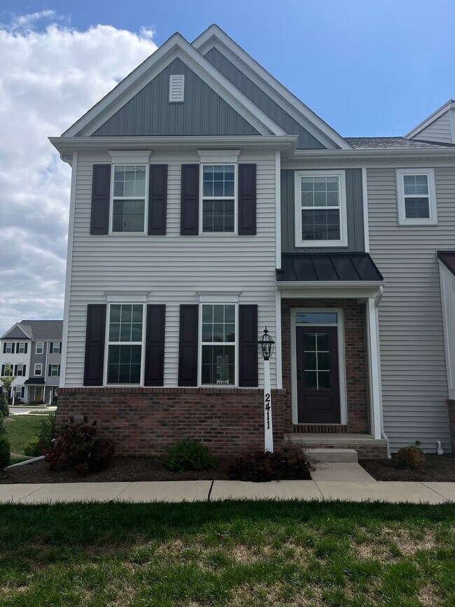 Building Photo - Newly Constructed 3 bedroom 2.5 bathroom L...