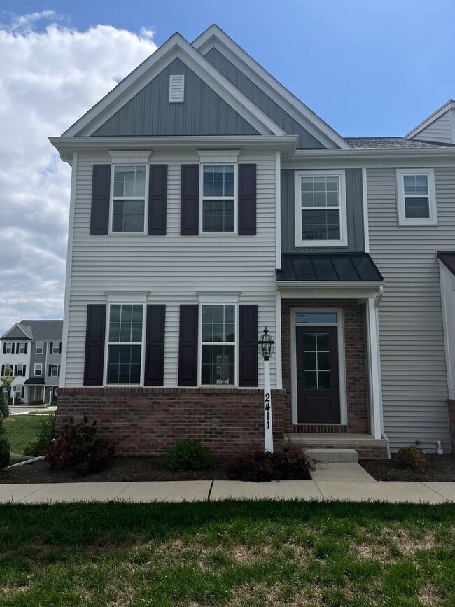 Building Photo - Stunning 3 Bedroom 2.5 Bathroom