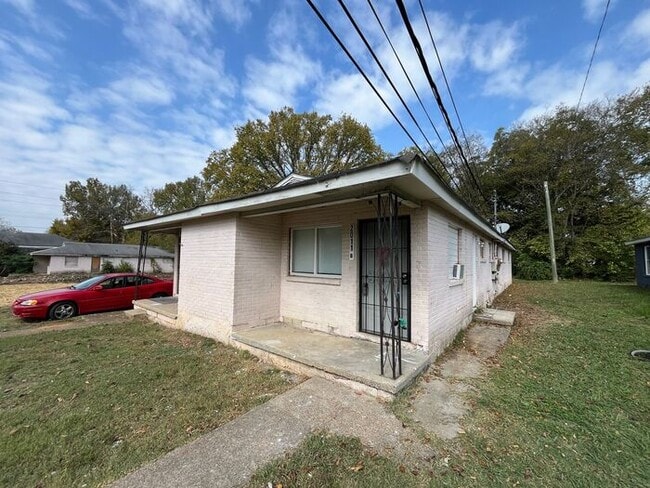 Building Photo - Charming 3-Bedroom Duplex Near CHI Memoria...
