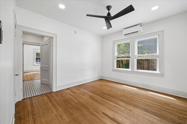 Building Photo - 2408 White Oak Dr