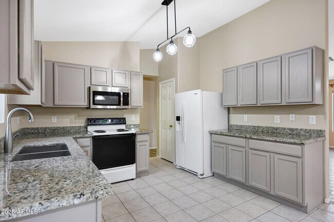 Building Photo - 16804 N 113th Dr