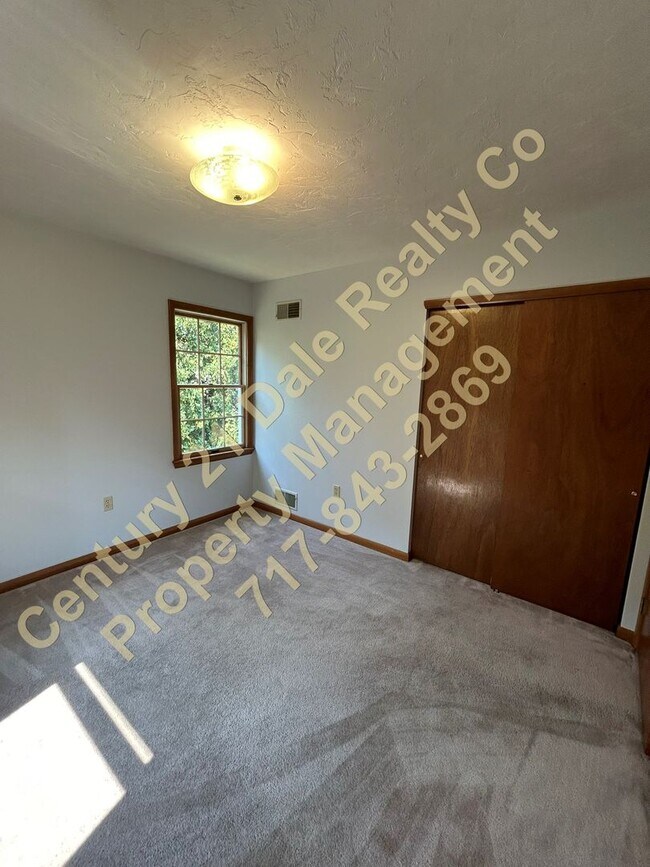 Building Photo - Gorgeous 4 Bedroom Home located in Northeastern School District with a 2 Car Garage