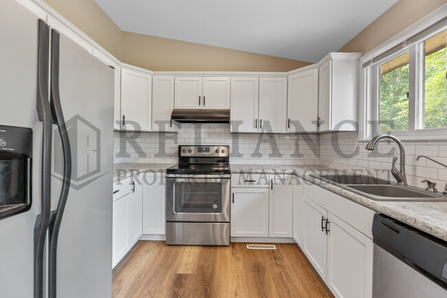 Building Photo - 117 S Lark Ln