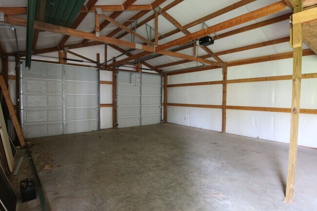 Building Photo - Coming Soon! 3 Bedroom 2 Bath in Bullard! Large Shop!
