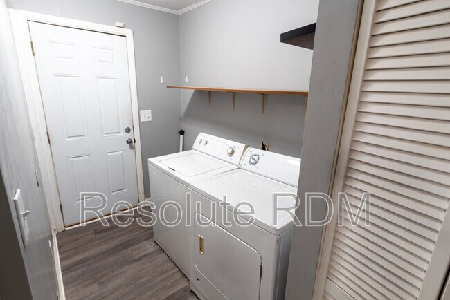 Building Photo - 1128 Sterling St