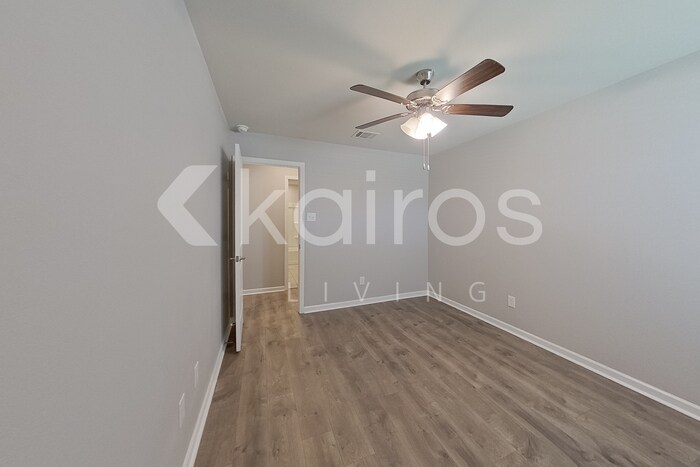 Building Photo - 403 Mango Dr