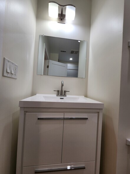 Building Photo - 14203 Burton St