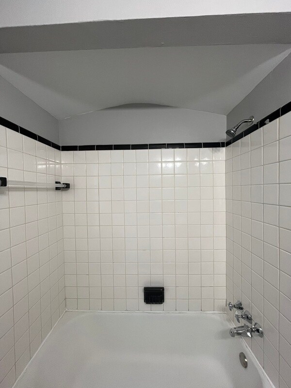 Building Photo - 1126 Mill St