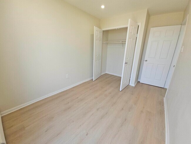 Building Photo - 2201 Murray Ave