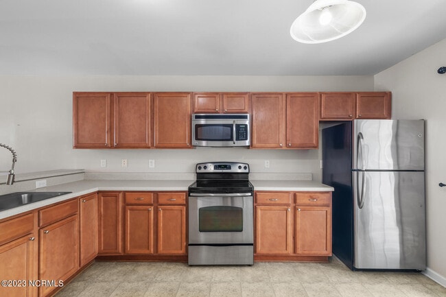 Building Photo - 9005 Banister Loop