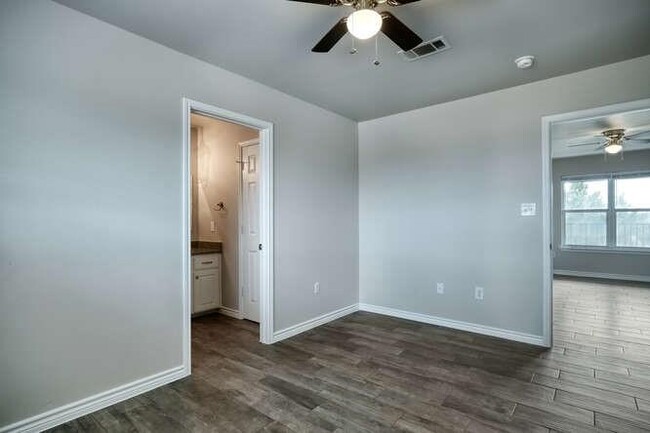 Building Photo - 107 Castleberry Ct