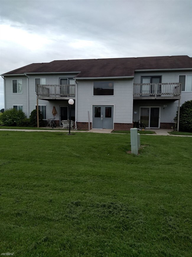 Building Photo - 800 Maple St