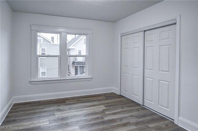 Building Photo - 1931 W 74th St