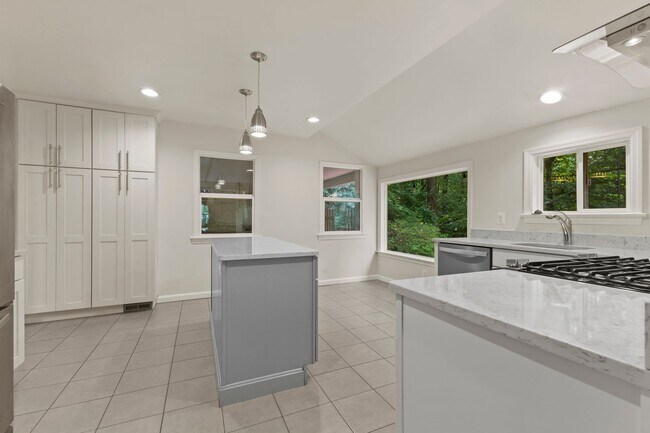Building Photo - Discover this beautifully updated Colonial...