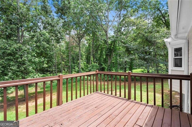 Building Photo - 200 E Country Woods Dr