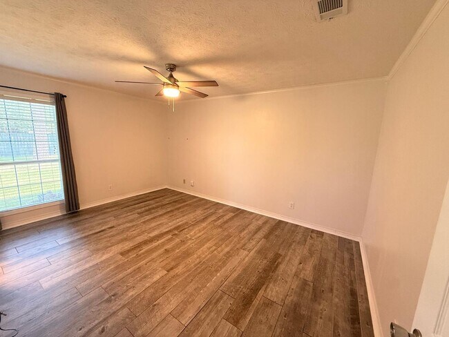 Building Photo - Spacious 4BR Home in Desirable North Columbus