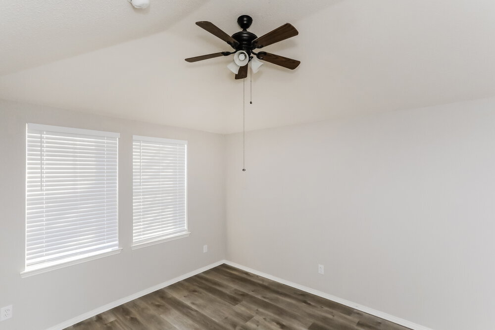 Building Photo - 145 Redbud Dr