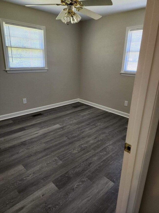 Building Photo - Old Ebenezer RD 3 bedroom 2 bath