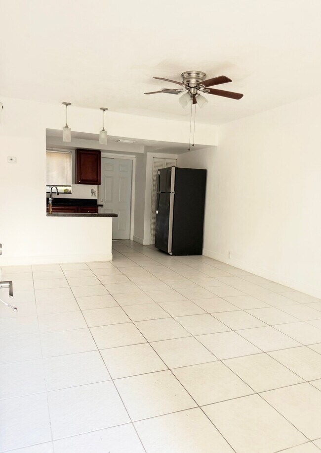 Building Photo - 4290 NW 21st Ave