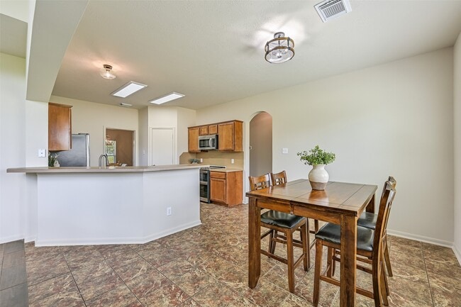 Building Photo - 1404 Hollier Rd