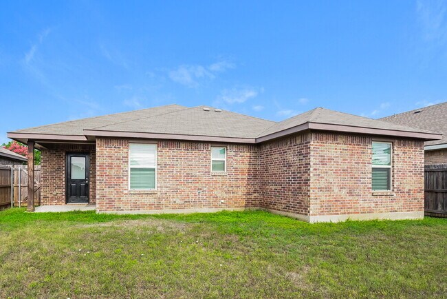 Building Photo - 7653 Rainbow Creek Dr