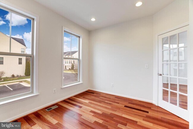 Building Photo - 42639 Chisholm Dr