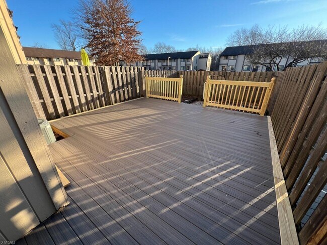 Building Photo - 124 Chelsea Way