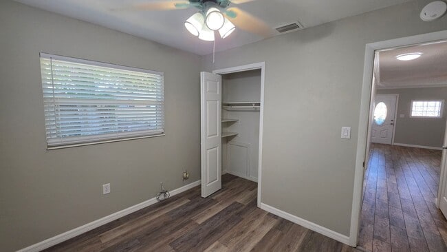 Building Photo - 2 bed 1 bath just remodeled