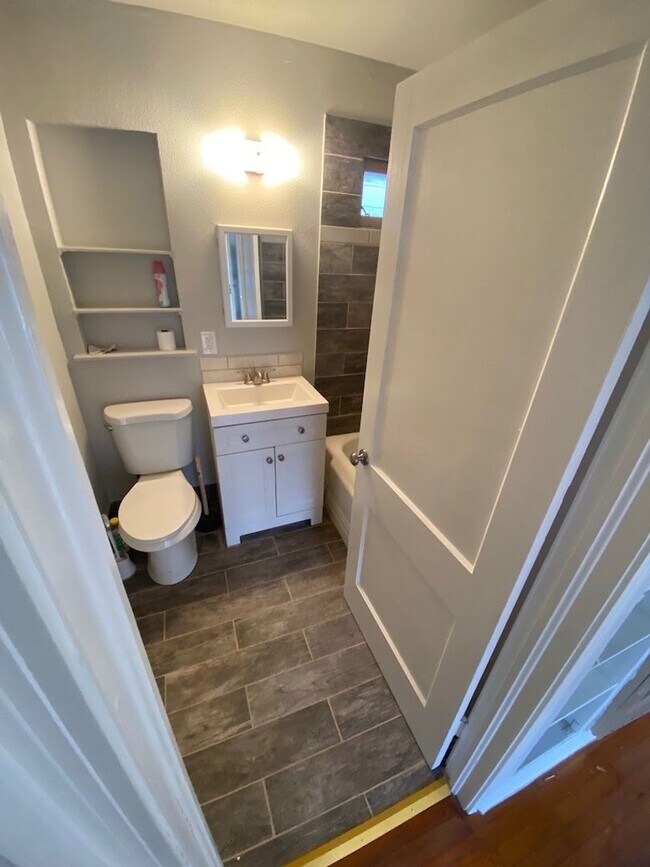 Building Photo - Updated Bungalow in the Heart of Harlandale