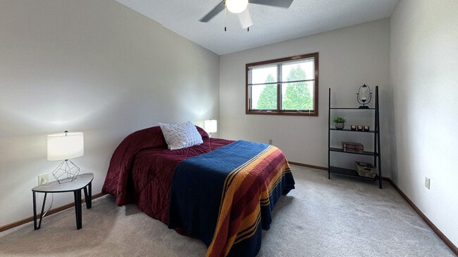 Building Photo - 720 N 16th Ave