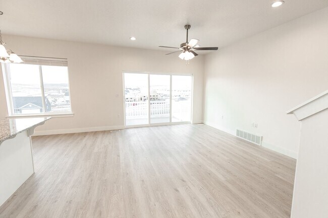 Building Photo - 1431 W Russo Dr
